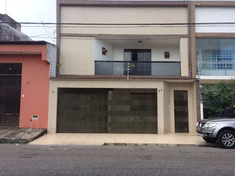 Casa com 7 Quartos para Alugar, 380 m² por R$ 3.500/Mês Cidade Velha, Belém - PA
