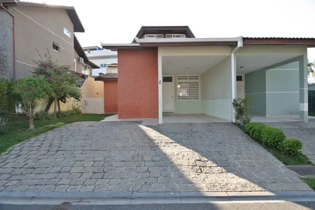 Casa de Condomínio com 4 Quartos para Alugar, 230 m² por R$ 2.000/Mês Rua Acelino Grande, 651 - Santa Felicidade, Curitiba - PR