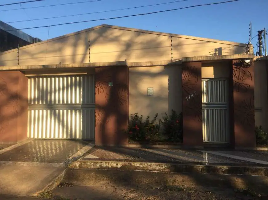 Casa com 3 Quartos à Venda, 320 m² por R$ 570.000 Rua Carlos Mendonça, 1727 - São João Bosco, Porto Velho - RO