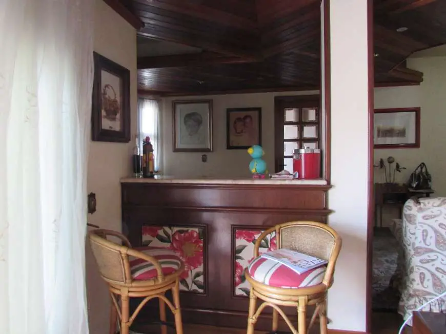 Apartamento com 4 Quartos para Alugar, 320 m² por R$ 3.500/Mês Rio Branco, Caxias do Sul - RS