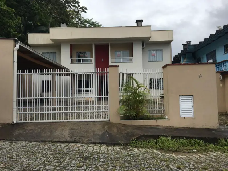 Apartamento com 2 Quartos para Alugar, 65 m² por R$ 900/Mês Rua Egídio Vicente de Souza, 48 - Nova Brasília, Jaraguá do Sul - SC