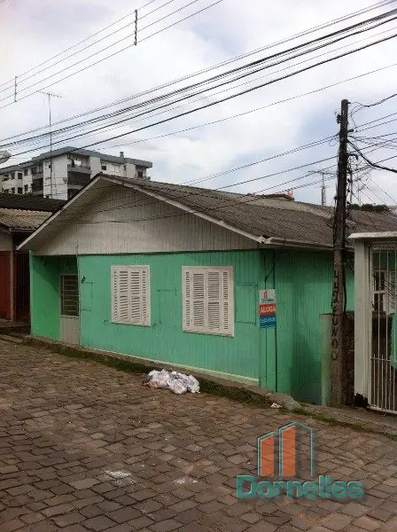Casa com 2 Quartos para Alugar, 45 m² por R$ 300/Mês Rua Luiz Buratto - Rio Branco, Caxias do Sul - RS