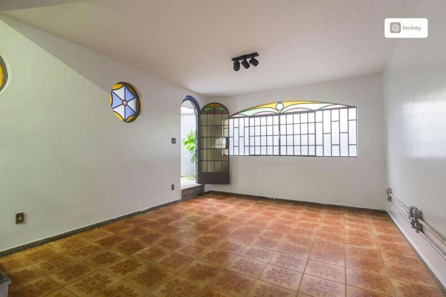 Casa com 5 Quartos para Alugar, 390 m² por R$ 5.000/Mês Praça Barakat Issa Barakat, 32 - Cidade Nova, Belo Horizonte - MG