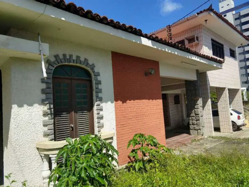 Casa com 7 Quartos para Alugar, 432 m² por R$ 6.000/Mês Estados, João Pessoa - PB