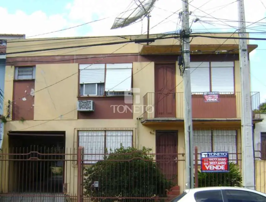 Sobrado com 4 Quartos à Venda, 220 m² por R$ 850.000 Nossa Senhora de Fátima, Santa Maria - RS