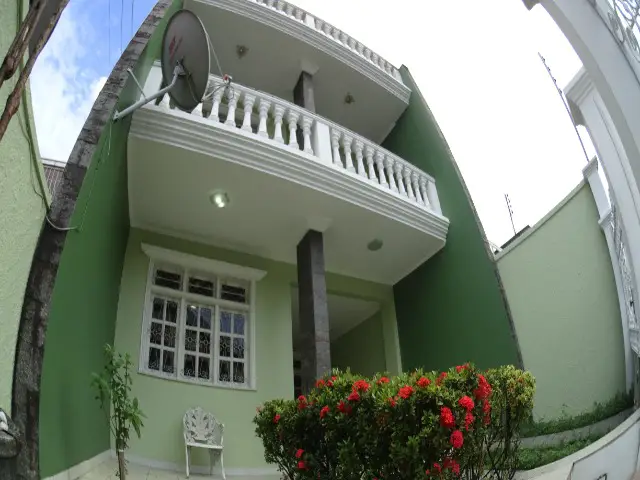 Casa com 3 Quartos à Venda, 186 m² por R$ 450.000 Nossa Senhora das Graças, Manaus - AM