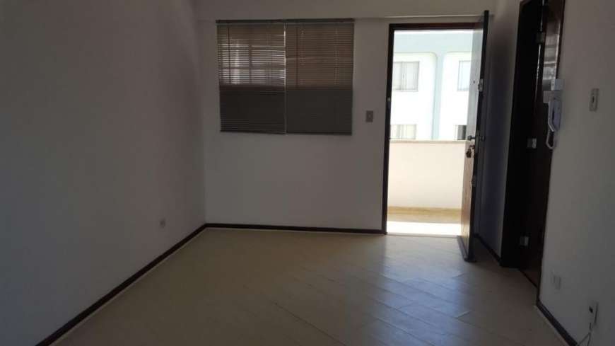 Kitnet com 1 Quarto para Alugar, 26 m² por R$ 650/Mês Mercês, Curitiba - PR