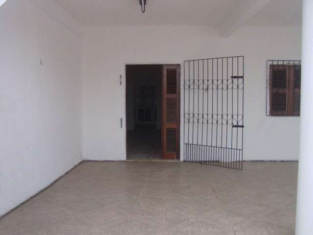 Casa com 2 Quartos para Alugar, 170 m² por R$ 800/Mês Jangurussu, Fortaleza - CE