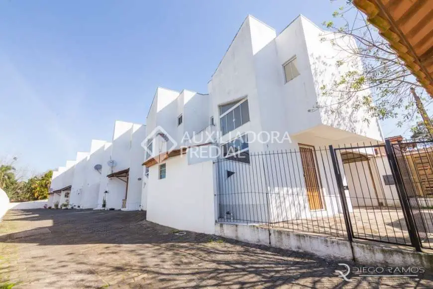 Casa de Condomínio com 2 Quartos para Alugar, 98 m² por R$ 860/Mês Rua Capitão Pedroso, 883 - Restinga, Porto Alegre - RS