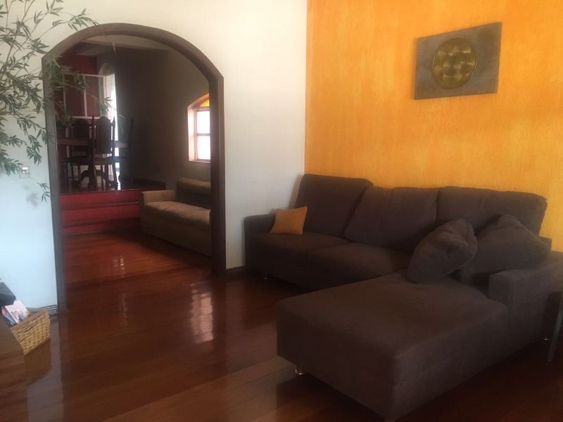 Casa com 3 Quartos à Venda, 300 m² por R$ 500.000 Vila Pérola, Contagem - MG
