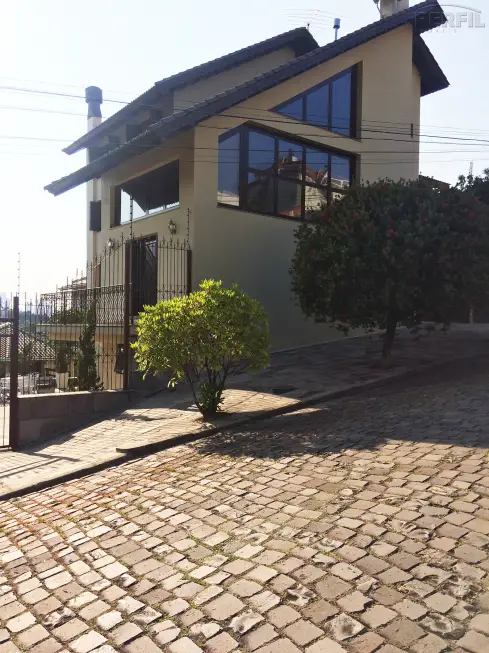 Casa com 3 Quartos à Venda, 427 m² por R$ 1.800.000 Rua Luiz de Marchi, 160 - Colina Sorriso, Caxias do Sul - RS