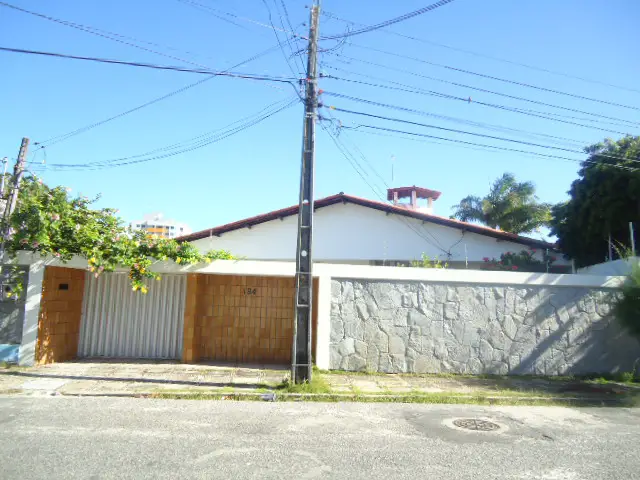 Casa com 4 Quartos para Alugar, 496 m² por R$ 2.500/Mês Rua Fausto Cabral, 434 - Papicu, Fortaleza - CE