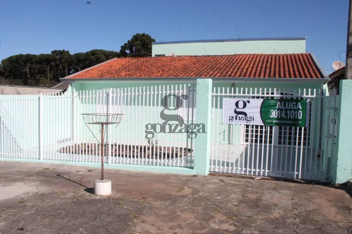 Casa com 3 Quartos para Alugar, 120 m² por R$ 1.650/Mês Rua Aristides de Oliveira Furmann, 256 - Pinheirinho, Curitiba - PR