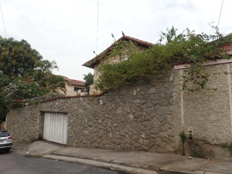 Casa com 4 Quartos à Venda, 480 m² por R$ 860.000 Rua Alegria - Paraíso, Belo Horizonte - MG