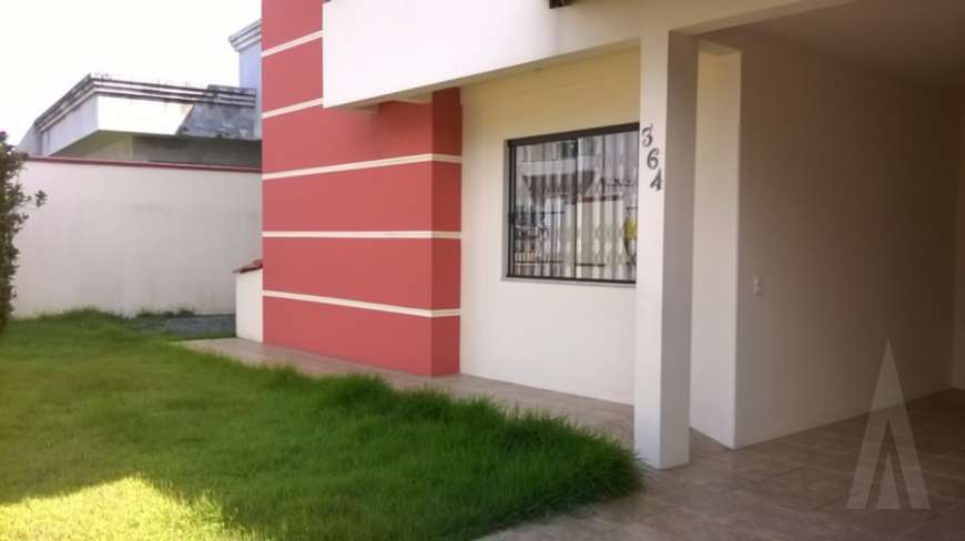 Sobrado com 5 Quartos à Venda, 160 m² por R$ 499.000 Rua São Vicente, 364 - Boa Vista, Joinville - SC