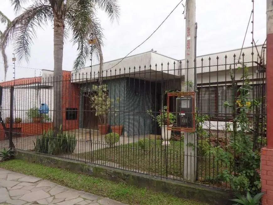 Casa com 3 Quartos à Venda, 170 m² por R$ 790.000 Rua Maria Montessori - São Sebastião, Porto Alegre - RS
