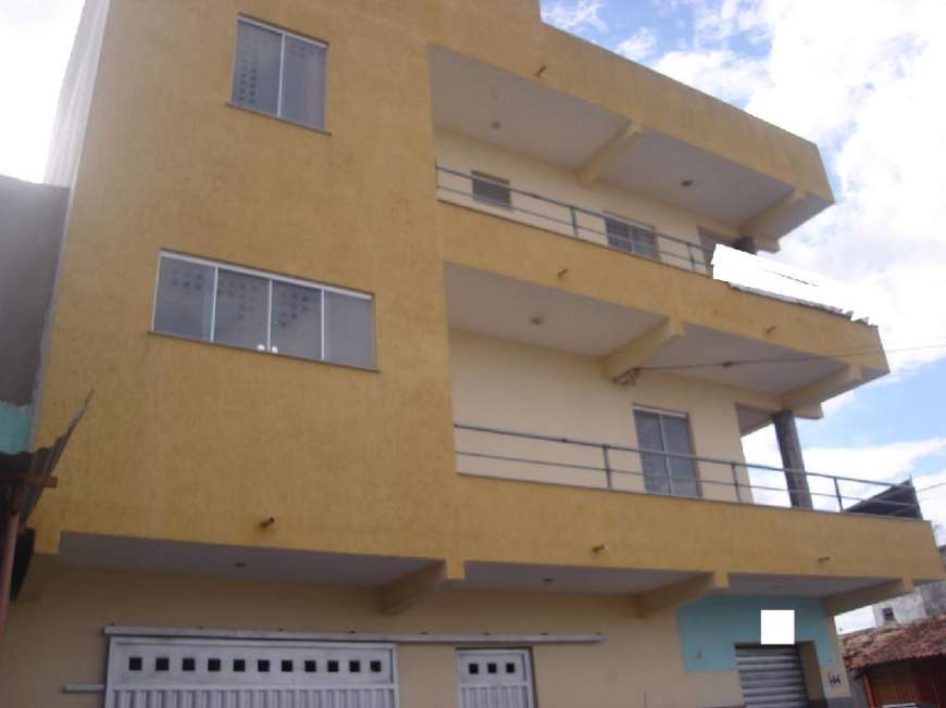 Casa com 3 Quartos à Venda por R$ 350.000 Capuchinhos, Feira de Santana - BA