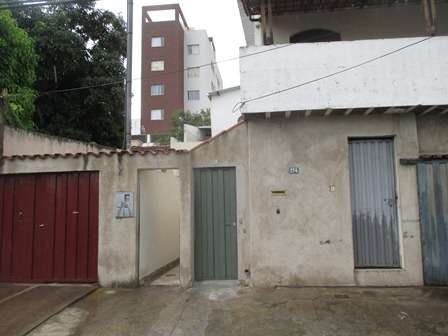 Casa com 2 Quartos para Alugar, 60 m² por R$ 600/Mês Rua São Matias - Serrano, Belo Horizonte - MG