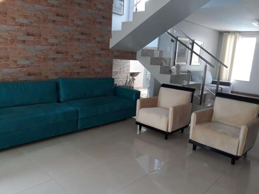 Casa com 4 Quartos para Alugar, 300 m² por R$ 5.500/Mês Industrial, Porto Velho - RO