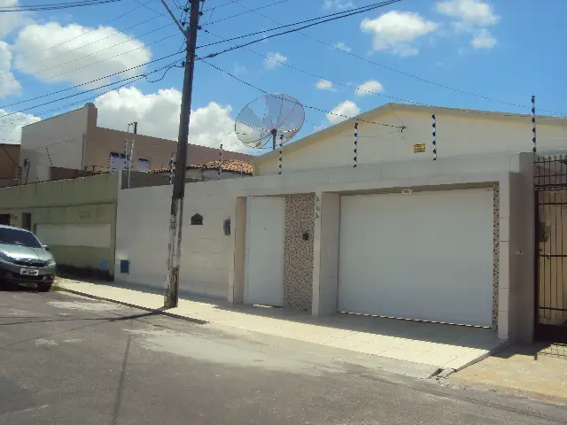Casa com 3 Quartos para Alugar, 396 m² por R$ 2.300/Mês Rua Nestor Barbosa, 464 - Amadeu Furtado, Fortaleza - CE