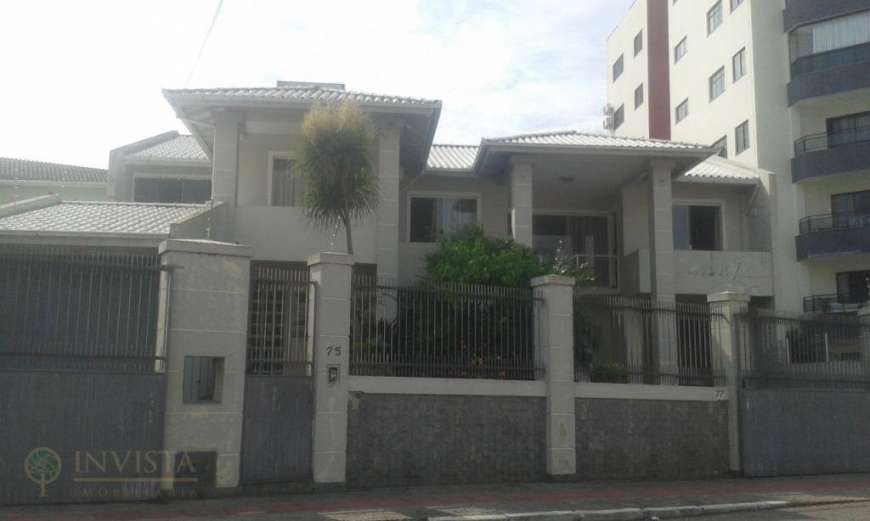 Casa com 4 Quartos para Alugar, 250 m² por R$ 3.700/Mês Capoeiras, Florianópolis - SC