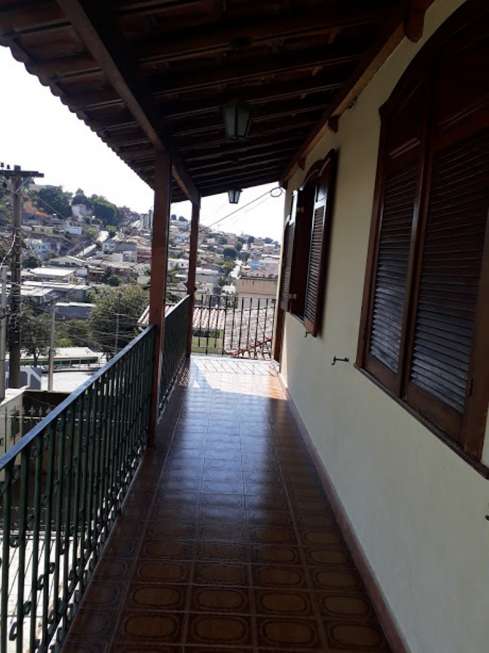Casa com 4 Quartos à Venda, 260 m² por R$ 650.000 Ermelinda, Belo Horizonte - MG