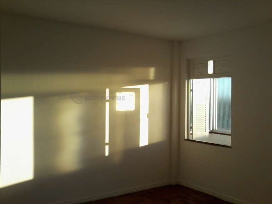 Apartamento com 2 Quartos para Alugar, 63 m² por R$ 810/Mês Rua Emídio dos Santos, 303 - Barbalho, Salvador - BA