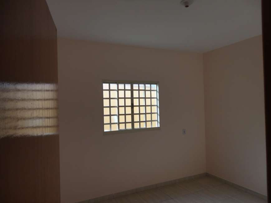 Casa com 2 Quartos para Alugar, 80 m² por R$ 650/Mês Avenida Genésio de Lima Brito - Jardim Balneário Meia Ponte, Goiânia - GO