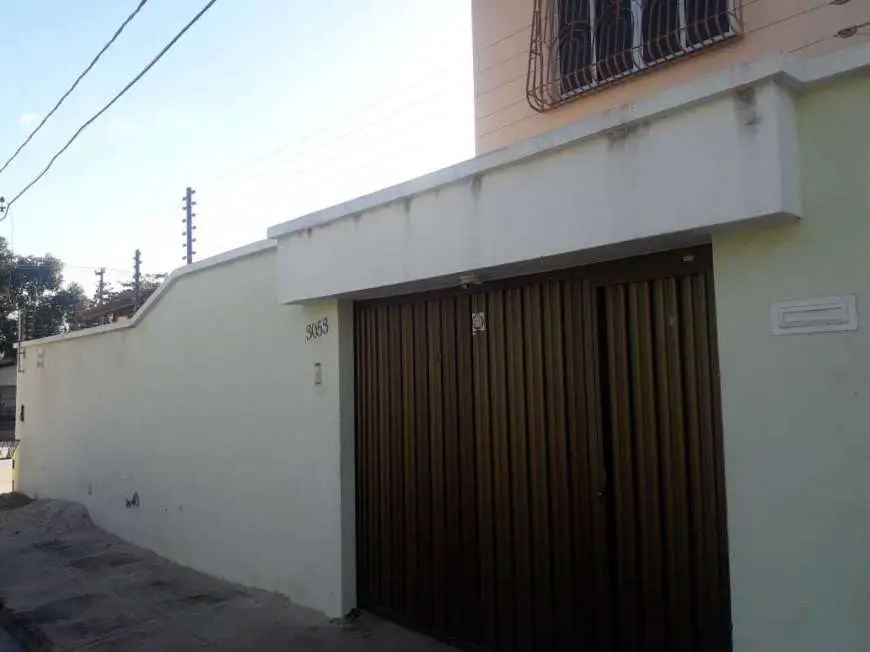 Casa com 3 Quartos para Alugar, 200 m² por R$ 1.800/Mês Rua Jarbas Martins, 3053 - Picarra, Teresina - PI