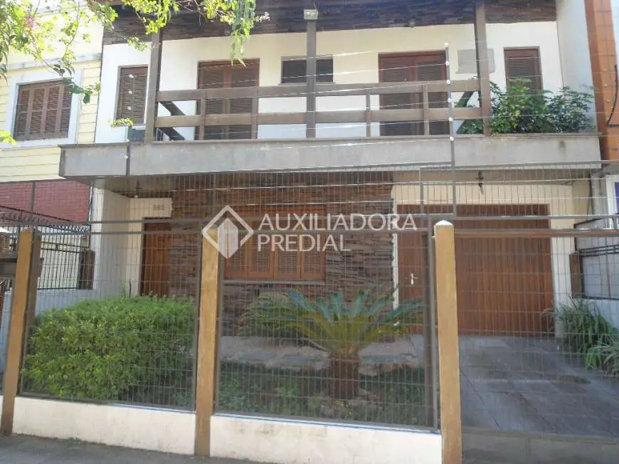 Casa com 3 Quartos para Alugar, 328 m² por R$ 5.000/Mês Rua Felizardo, 382 - Jardim Botânico, Porto Alegre - RS