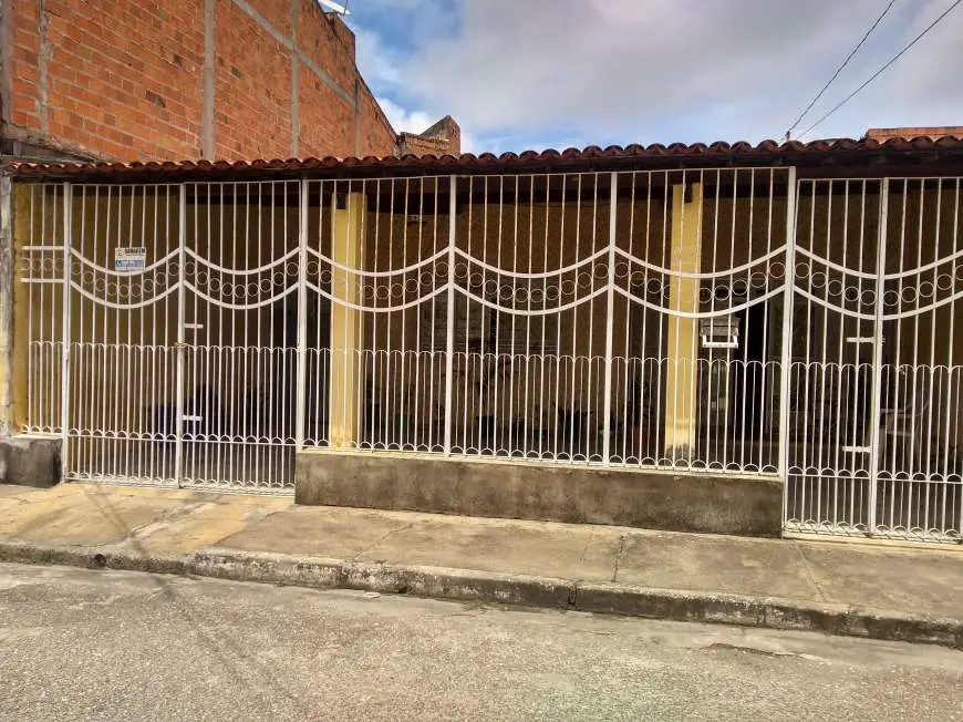 Casa com 2 Quartos à Venda, 200 m² por R$ 230.000 Rua Princesa Leopoldina - Santos Dumont, Aracaju - SE
