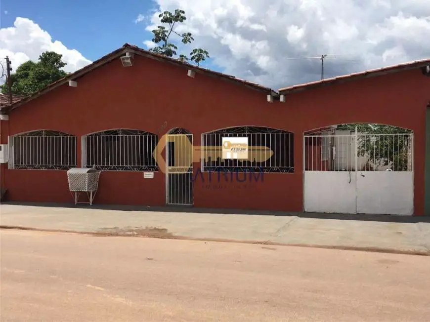 Casa com 3 Quartos à Venda, 300 m² por R$ 220.000 Rua Tamareira, 2957 - Eletronorte, Porto Velho - RO
