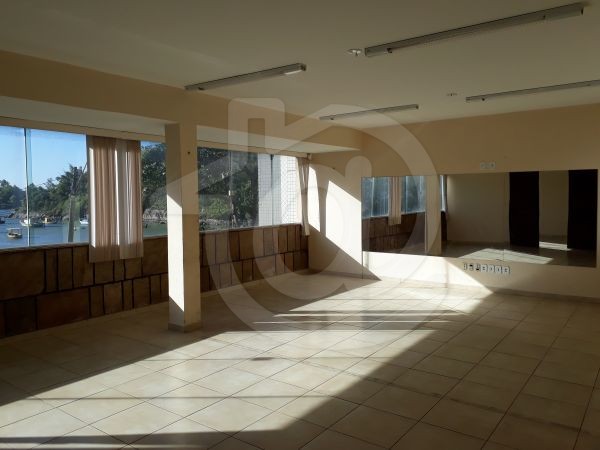 Casa com 6 Quartos para Alugar, 550 m² por R$ 6.000/Mês Rua Santa Alice - Praia da Costa, Vila Velha - ES