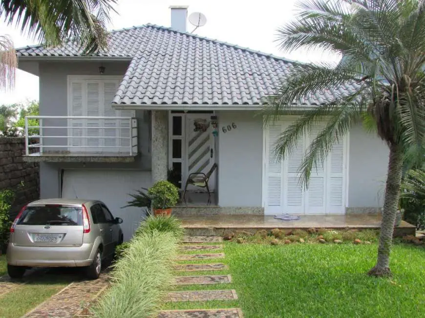 Casa com 3 Quartos à Venda, 237 m² por R$ 640.000 Rua Reinoldo Alberto Hexsel, 606 - Universitário, Lajeado - RS