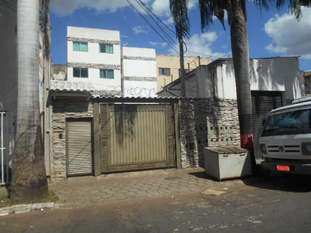 Apartamento com 3 Quartos para Alugar, 140 m² por R$ 1.200/Mês Rua P 25 - Setor dos Funcionários, Goiânia - GO