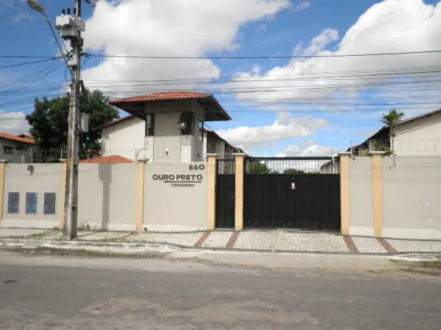 Casa com 3 Quartos para Alugar, 120 m² por R$ 1.550/Mês Rua Clodoaldo Arruda, 660 - Messejana, Fortaleza - CE