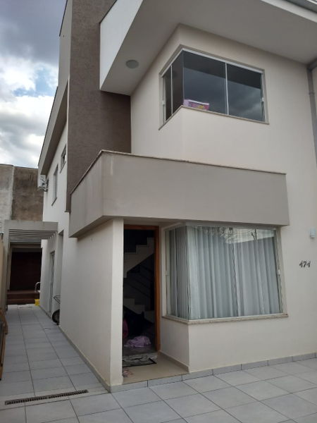 Casa com 4 Quartos para Alugar, 298 m² por R$ 4.000/Mês Rua Meyer, 90 - Jardim Higienopolis, Londrina - PR