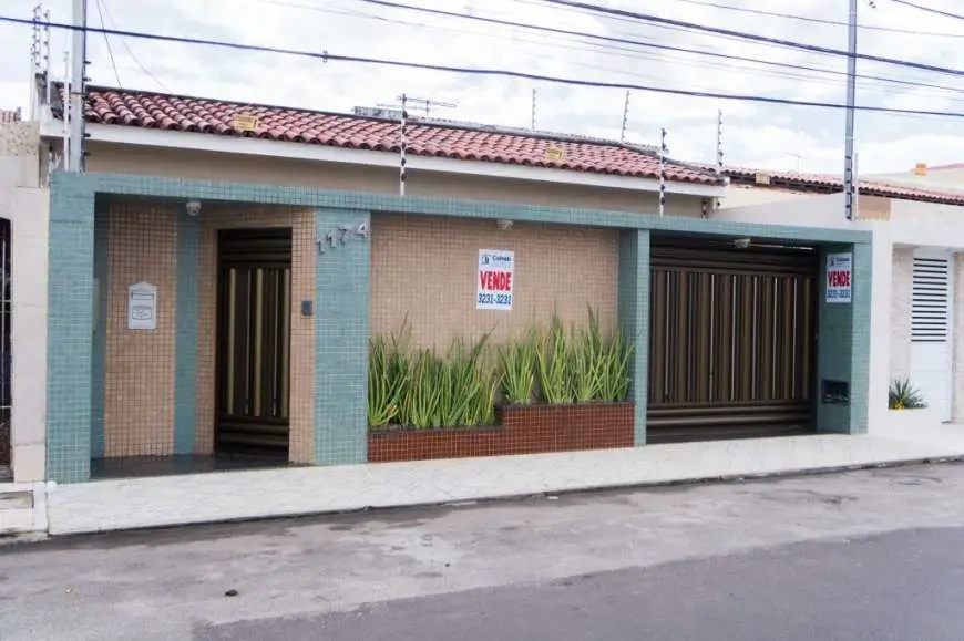 Casa com 3 Quartos à Venda, 270 m² por R$ 510.000 Suíssa, Aracaju - SE