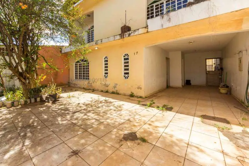 Casa com 6 Quartos à Venda, 272 m² por R$ 680.000 Guará II, Guará - DF