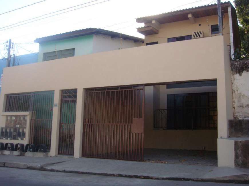 Sobrado com 2 Quartos para Alugar, 70 m² por R$ 1.200/Mês Avenida Oito de Abril, 144 - Popular, Cuiabá - MT