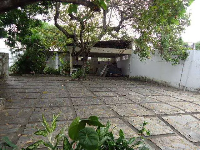 Casa com 4 Quartos à Venda, 634 m² por R$ 800.000 Rua Alu Campos - Farolândia, Aracaju - SE