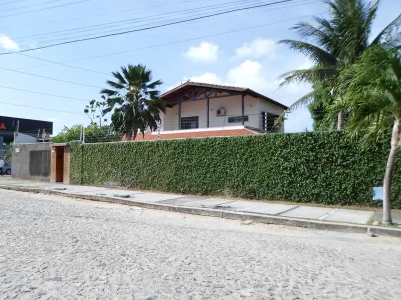 Casa com 5 Quartos para Alugar, 980 m² por R$ 6.000/Mês Avenida Engenheiro Leal Lima Verde, 71 - Sapiranga, Fortaleza - CE