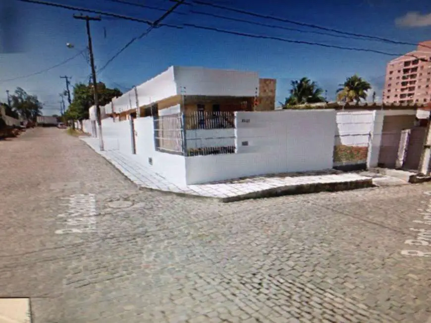 Casa com 3 Quartos à Venda, 228 m² por R$ 650.000 Lagoa Nova, Natal - RN