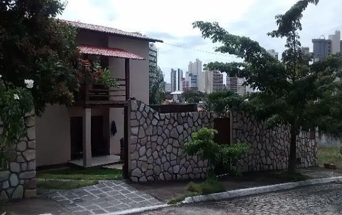 Casa com 4 Quartos para Alugar, 200 m² por R$ 2.800/Mês Ponta Negra, Natal - RN