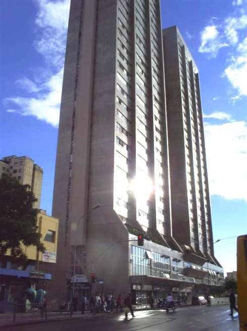 Apartamento com 1 Quarto para Alugar, 37 m² por R$ 675/Mês Travessa Nestor de Castro, 263 - Centro, Curitiba - PR