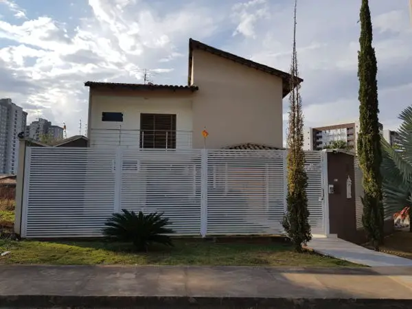 Sobrado com 4 Quartos para Alugar, 254 m² por R$ 3.000/Mês Rua Presidente Linhares - Vila Rosa, Goiânia - GO