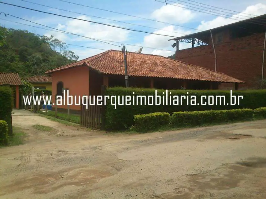 Casa com 3 Quartos à Venda, 250 m² por R$ 370.000 Centro, Simão Pereira - MG