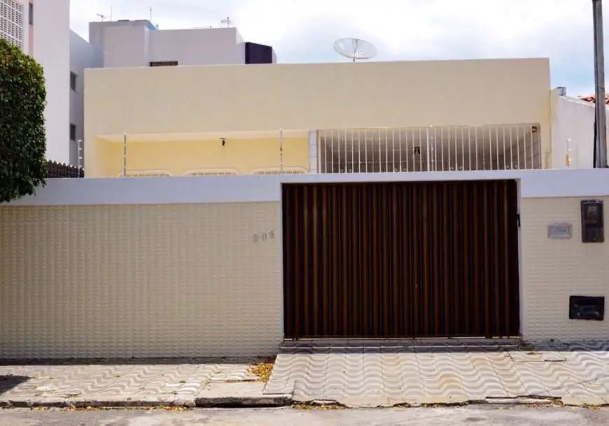 Casa com 3 Quartos à Venda, 252 m² por R$ 480.000 Salgado Filho, Aracaju - SE