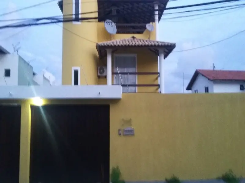 Casa com 3 Quartos para Alugar, 262 m² por R$ 3.000/Mês Ipitanga, Lauro de Freitas - BA