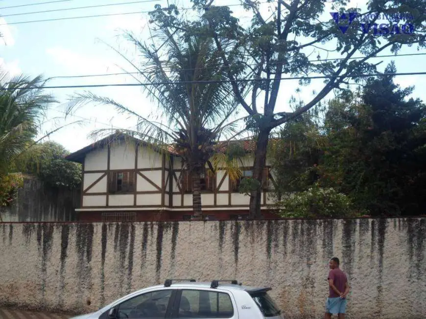 Casa com 4 Quartos para Alugar, 524 m² por R$ 5.000/Mês Centro, Uberaba - MG